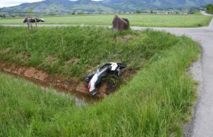 Benken SG: Motorradfahrer nach Unfall mit Auto verletzt