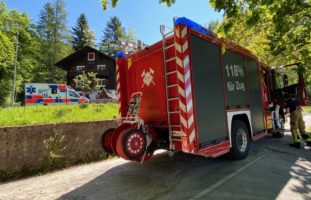 Oberwil ZG - Starke Rauchentwicklung durch brennendes Regal