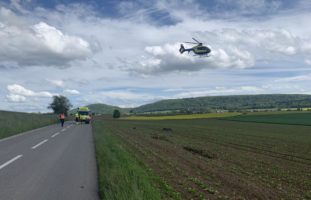 Oberhallau SH - Motorradlenker landet im Acker