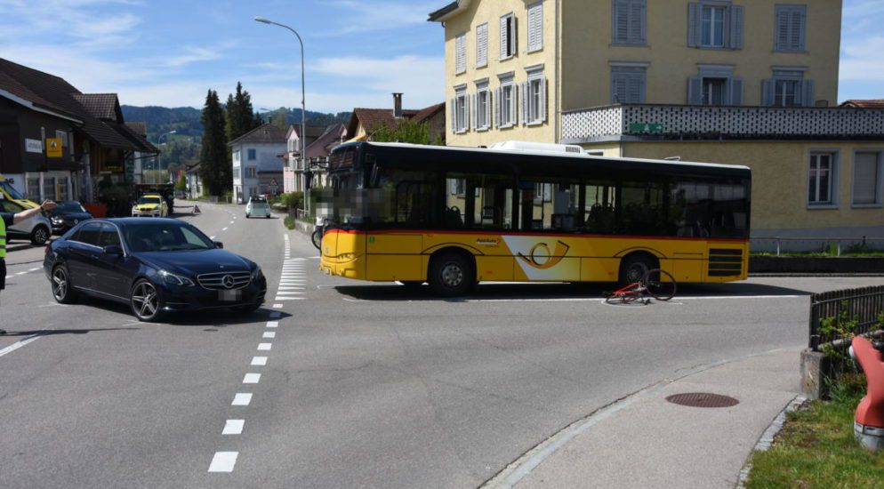 Ganterschwil SG: Velofahrer bei Verkehrsunfall unbestimmt verletzt