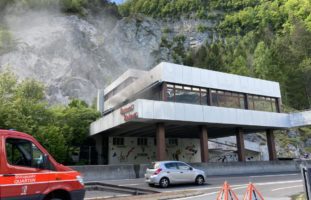 Brand im Eingangsbereich vom alten Restaurant Walensee an der A3