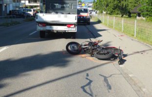 Lüchingen SG - Verletzter nach Kollision zwischen Motorrad und Lieferwagen