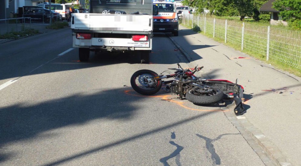 Lüchingen SG - Verletzter nach Kollision zwischen Motorrad und Lieferwagen