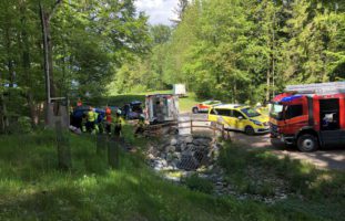 Haag SG: Auto prallt in Baum - Lenkerin schwer verletzt