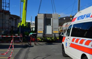 Arbeiter in Samedan GR schwer verletzt