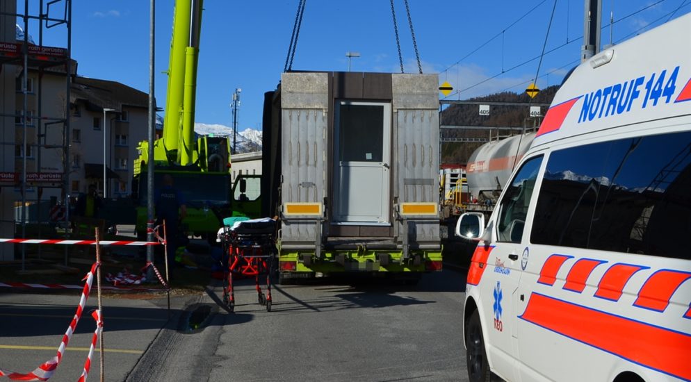 Arbeiter in Samedan GR schwer verletzt