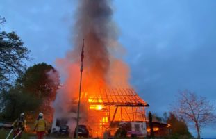 Schönenberg ZH - Bauernhaus völlig ausgebrannt