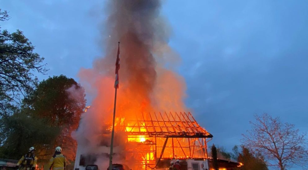 Schönenberg ZH - Bauernhaus völlig ausgebrannt