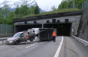 Tunnel Fischlaui, Seedorf: Unfall auf der Autobahn A2