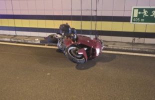 Motorradlenker nach Selbstunfall auf der A2 bei Silenen erheblich verletzt