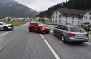 Ein Verletzter bei Unfall mit mehreren Fahrzeugen in Thusis GR