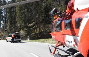 Unfall: Motorradfahrer (23) stürzt bei Wildhaus SG in Bach