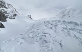 Zermatt VS - Skitourengänger bei Einbruch einer Schneebrücke verstorben