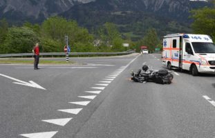 Maienfeld GR: Motorradfahrer nach Sturz verletzt