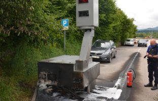 Eppenberg-Wöschnau SO: Radaranhänger in Brand gesetzt