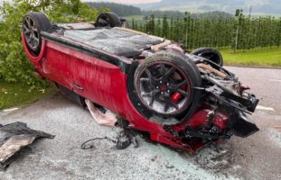 Heftiger Selbstunfall in Diegten BL