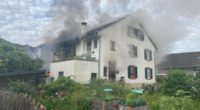 Brand in Pratteln BL - Feuerwehr rettet eine Person aus dem OG