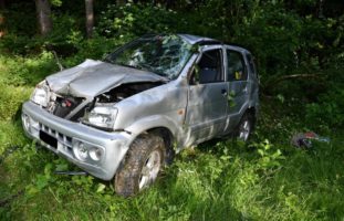 Senioren stürzen in Maladers GR mit Auto den Hang hinunter