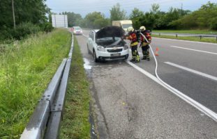 Müllheim: Motorraum in Brand geraten