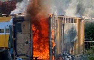 Sachschaden nach Baustellencontainer-Brand in Wohlen AG