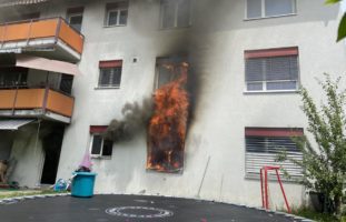 Aarau Rohr AG - Grossaufgebot bringt Wohnungsbrand unter Kontrolle