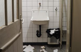 Altstätten SG: Mehrere Minuten in öffentlichem WC randaliert