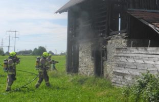 Schübelbach SZ: Brand in leerstehendem Stall