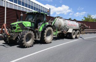 Buchs SG - Unfall zwischen BMW und Traktor