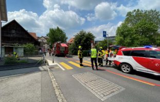 Baar ZG: Verletzte Person nach Brand in Mehrfamilienhaus