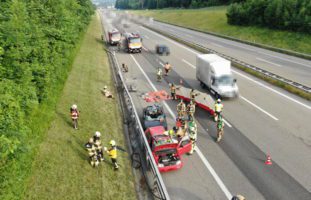 Feuerwehrübung auf A1 Oberbüren SG von 3 Autofahrern während Fahrt gefilmt