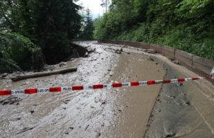 Wegen Starkregen: Massiver Murgang am Zugerberg