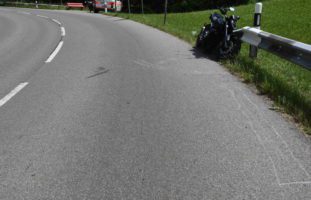 Motorradfahrer nach Unfall in Nesslau SG ins Spital gebracht