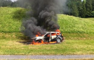 Brand eines Fahrzeuges in Seewen