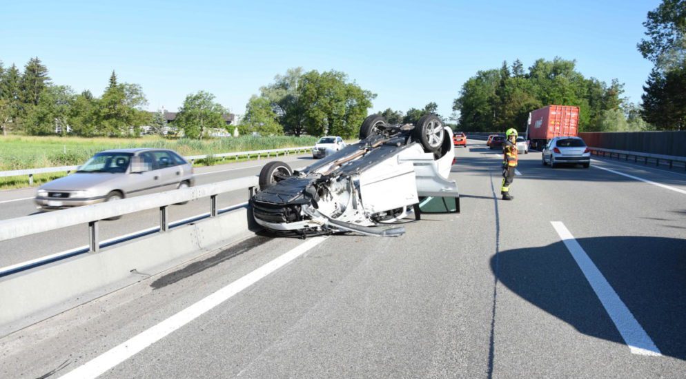 Rheineck: Auto (mit 2 Kindern an Bord) überschlägt sich