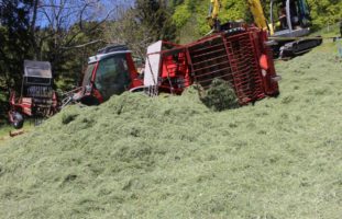 Gonten - Landwirtschaftliches Fahrzeug umgekippt