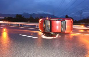 Schmerikon SG: 22-jährige Autofahrerin verunfallt