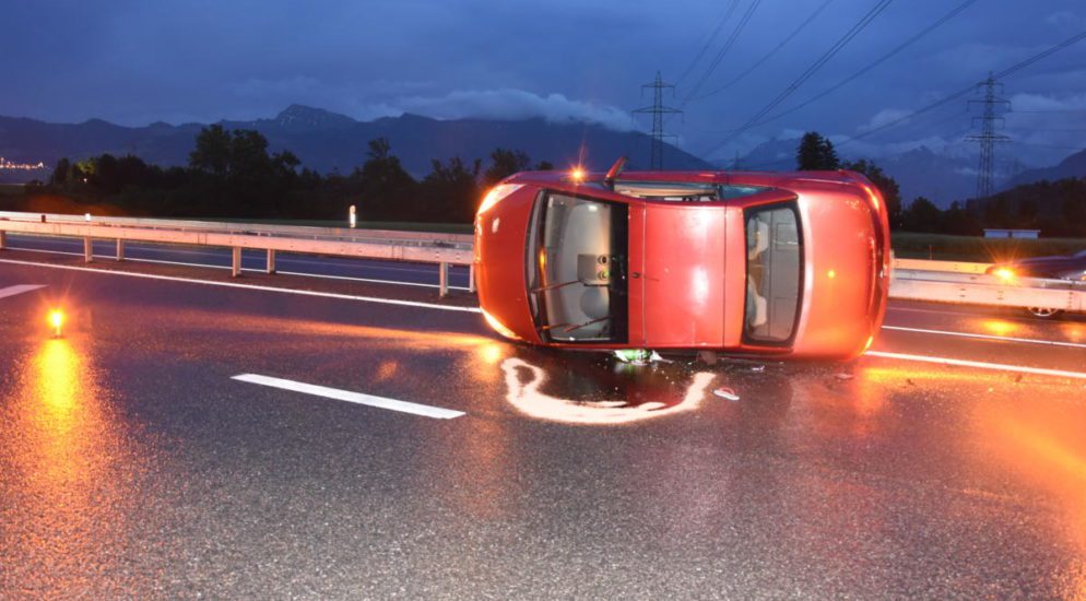 Schmerikon SG: 22-jährige Autofahrerin verunfallt