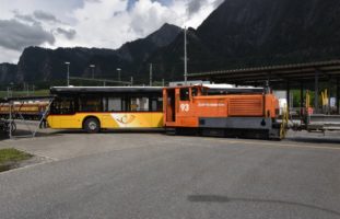 Trimmis GR - Crash zwischen Rangierlokomoktive und Postauto