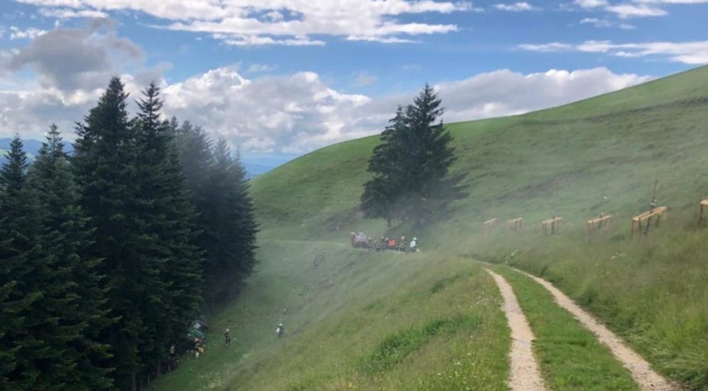 Wasen im Emmental BE: Bei Lastwagen-Unfall Böschung hinunter gestürzt