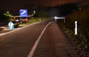 Fahrer flüchtet nach Unfall auf A1 / Wil SG