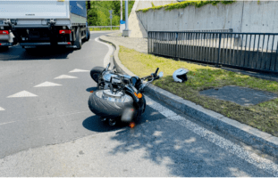 Altdorf: Verkehrsunfall zwischen Motorradfahrer und Lastwagen