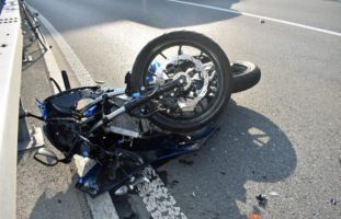 Weggis LU - Heftiger Crash zwischen Auto und Motorradfahrer