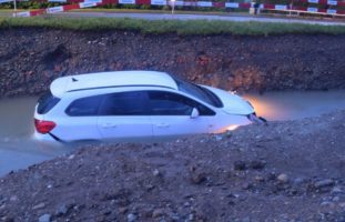 Buchrain LU: Betrunkener Autofahrer landet in Wassergraben