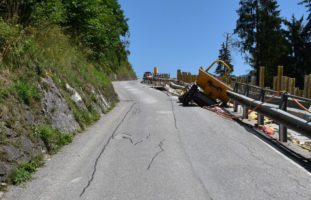 Ilanz GR - Mann wird durch umkippendes Arbeitsfahrzeug verletzt