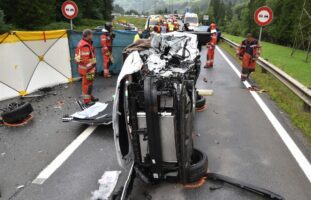 Schwerer Unfall auf N28 Schiers GR fordert mehrere Verletzte