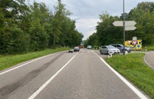 Rüfenach AG: Motorradfahrer (19) schwer verunfallt