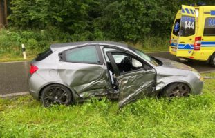 Uezwil AG: Bei Selbstunfall heftig in Baum geprallt