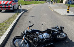 Motorradfahrer bei Selbstunfall in Siegershausen schwer verletzt