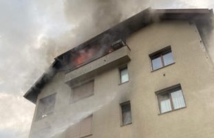 Gasgrill löst Feuer in Mehrfamilienhaus in Sins AG aus