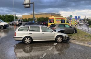 Verkehrsunfall A1-Anschluss Oftringen AG: VW kracht in Skoda